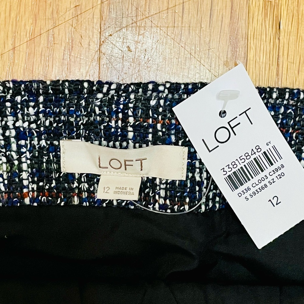 ✨ LOFT Tweed Mini Skirt with Button Detail – Navy Multi, Size 12 NWT ✨ - Picture 3 of 5